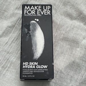 Makeup Forever HD Skin Hydra Glow Foundation - Black and White